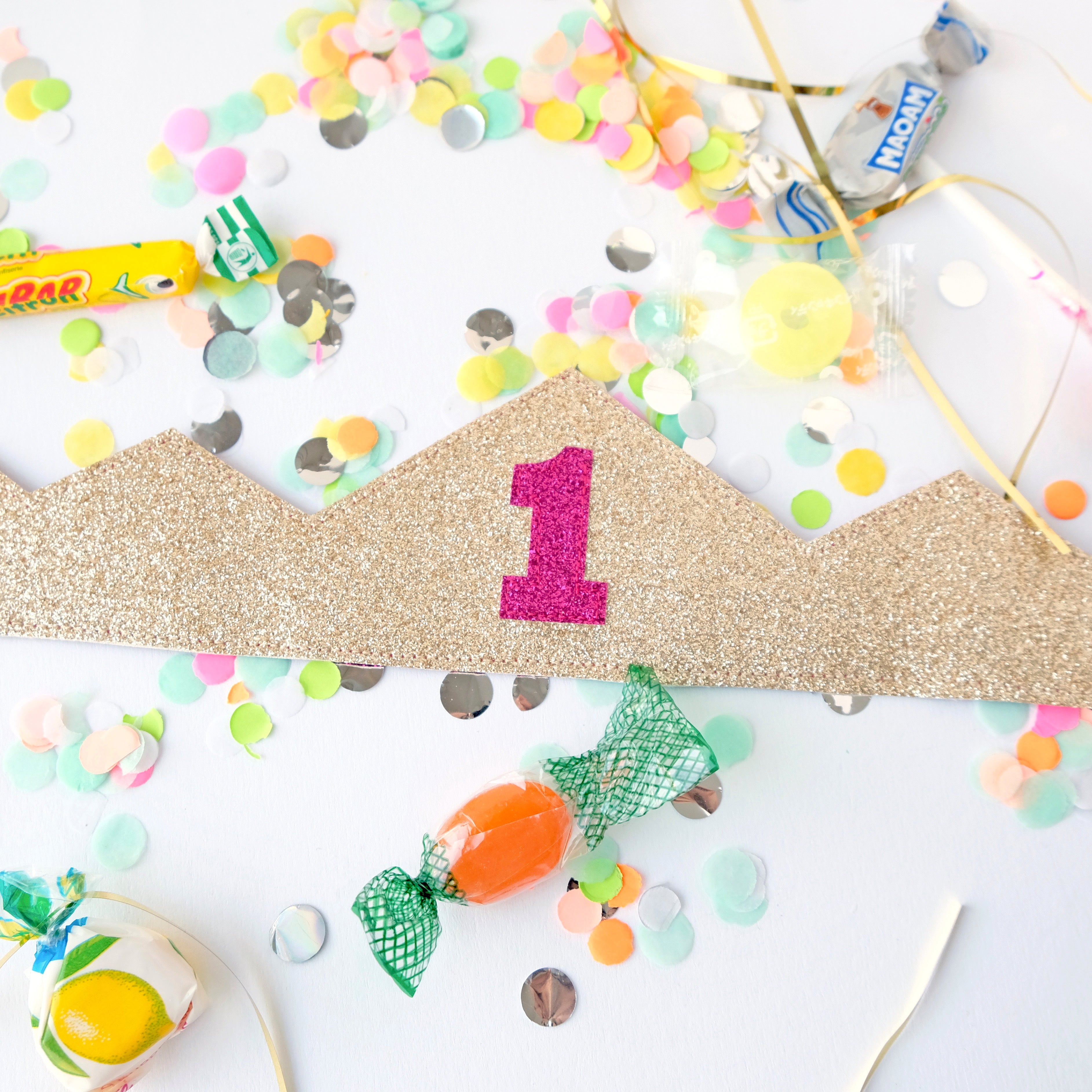 Personalized birthday crown in pink and gold flatly