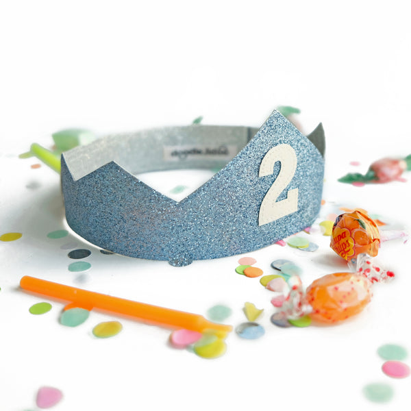 Celebrate your babies birthday with this fun adjustable birthday crown. Comes in blue, silver, pink or gold colors.