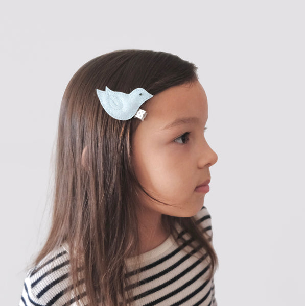 Your girl's outfit won't be complete without this adorable baby blue bird hair clip.